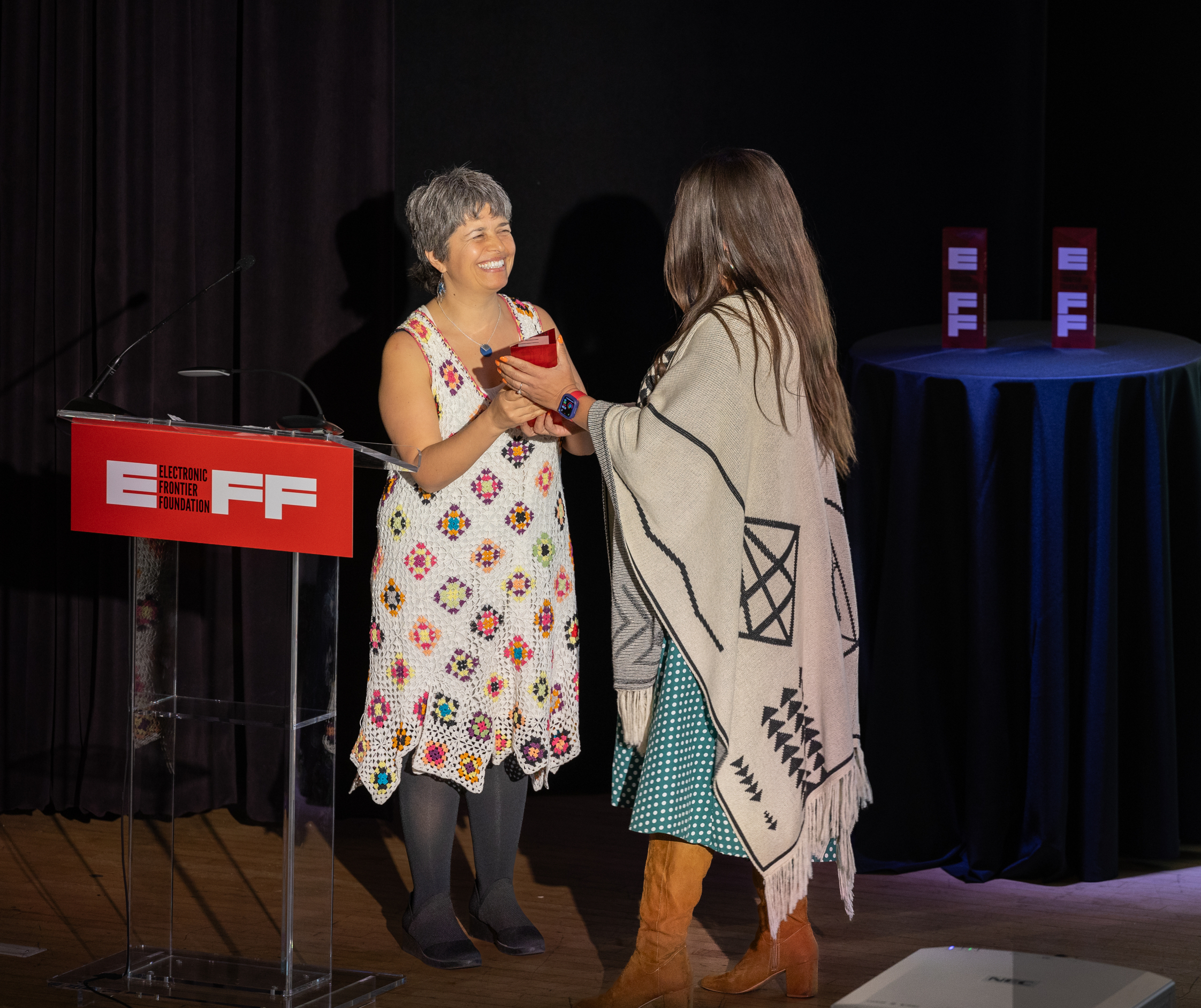 Carolina Botero receives EFF Award from Katitza Rodriguez.